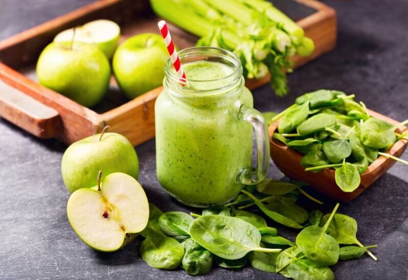 slimming smoothie with spinach and apple
