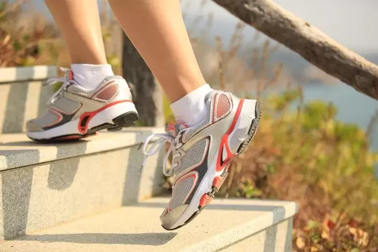 Running stairs is a way to strengthen your leg muscles and lose weight. 