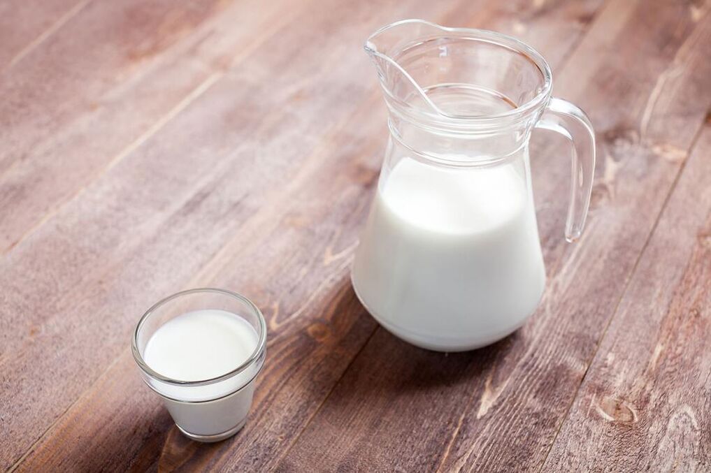 The diet menu for stomach ulcers includes skimmed milk. 