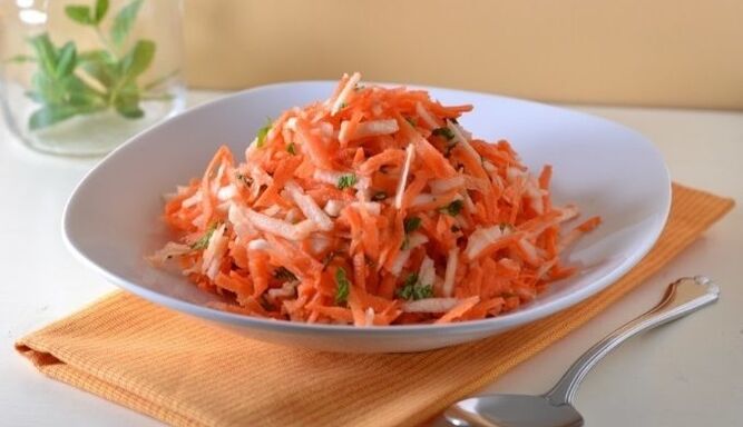 Diet carrot and apple salad will provide vitamins to the body of a person who is losing weight. 